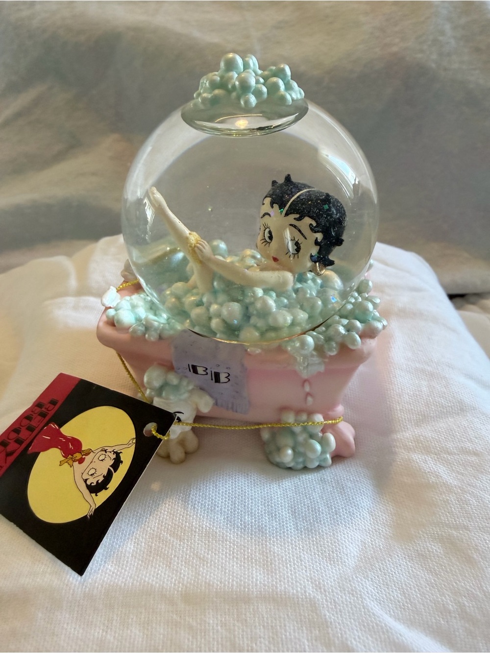 Betty Boop Pink Bathtub Figurine with Light Blue Bubbles